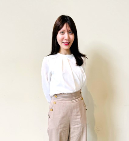 女性社員M.H